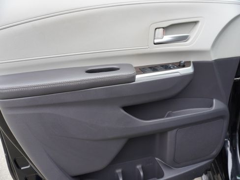 Used 2022 Toyota Sienna XLE image 21