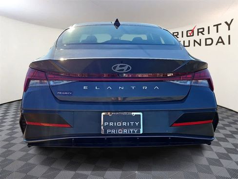 Used 2024 Hyundai Elantra SEL w/ Convenience Package image 5