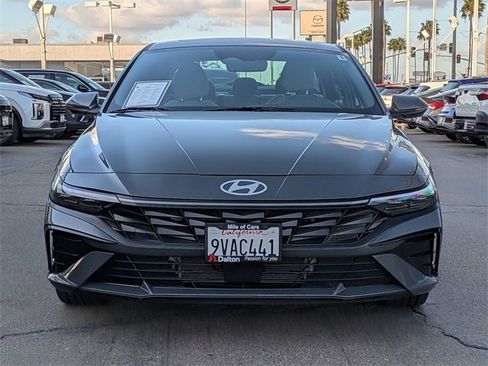 Used 2025 Hyundai Elantra Limited image 2