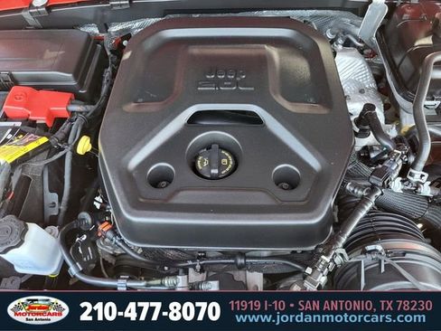 Used 2025 Jeep Wrangler Unlimited Sahara AWD/4WD image 30