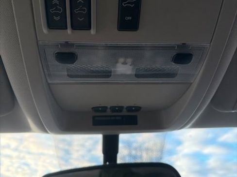 Used 2012 Cadillac Escalade Luxury image 27