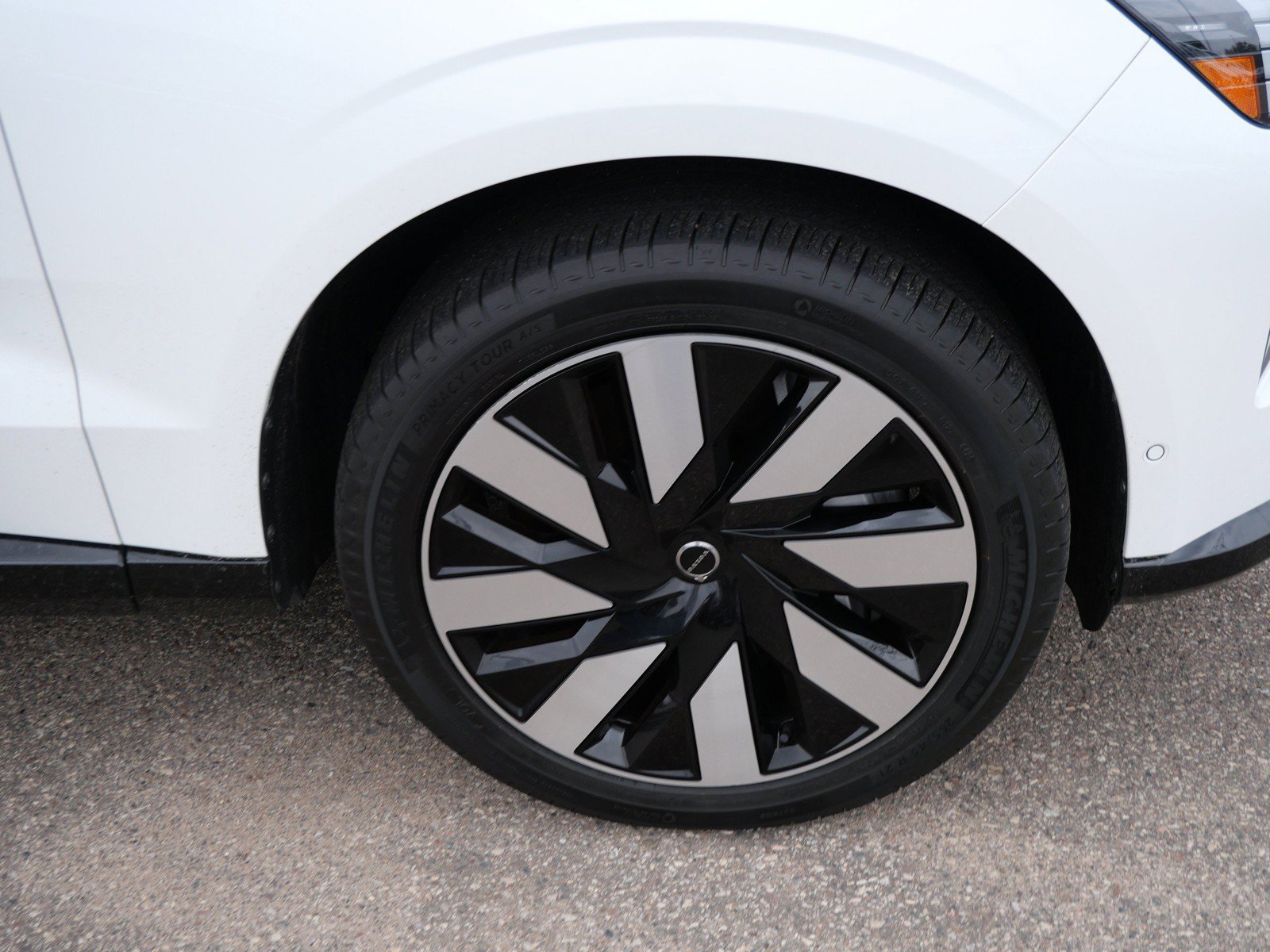 Certified 2025 Volvo EX90 Plus AWD/4WD image 9