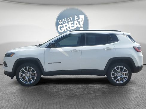 Used 2023 Jeep Compass Latitude AWD/4WD image 7