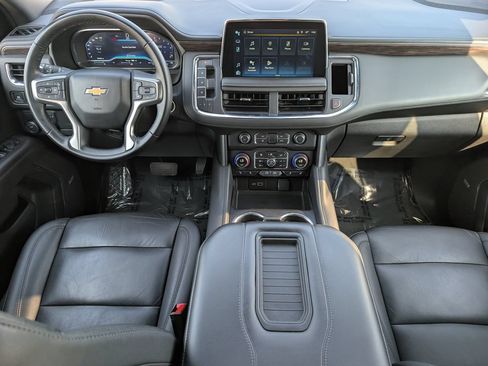 Used 2024 Chevrolet Suburban LT RWD image 9