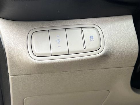 Certified 2025 Hyundai Venue SEL FWD image 26