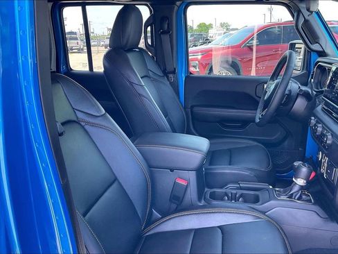 Used 2025 Jeep Gladiator Sport AWD/4WD image 30