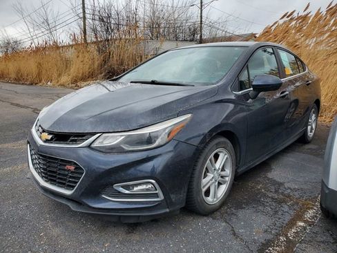 Used 2016 Chevrolet Cruze LT w/ Sun And Sound Package image 2