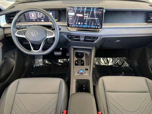 New 2025 Volkswagen Tiguan SE image 12