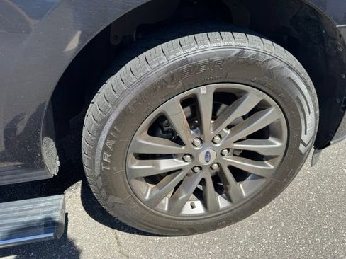 Used 2020 Ford Expedition Limited RWD image 11