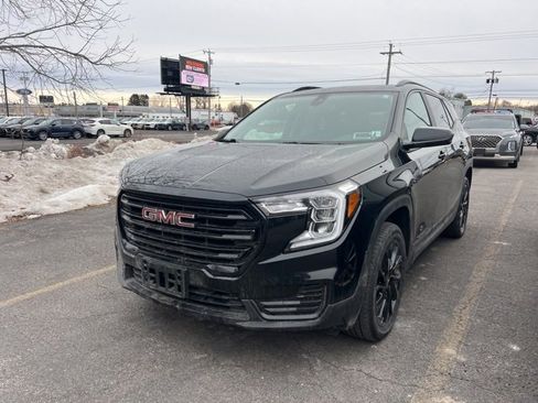 Used 2024 GMC Terrain SLE w/ Driver Convenience Package image 1
