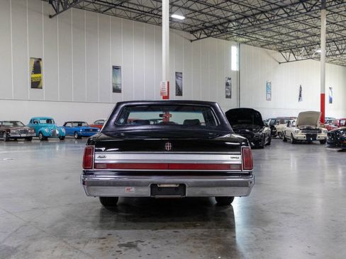 Used 1988 Lincoln Town Car Signature RWD image 5