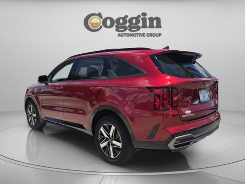 Used 2023 Kia Sorento S w/ Panoramic Sunroof Package FWD image 3