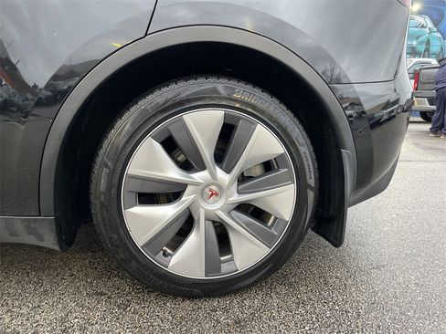 Used 2021 Tesla Model Y Long Range image 10