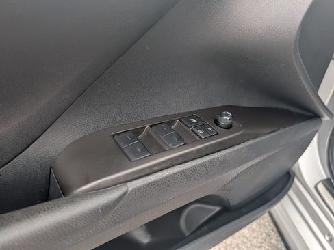 Used 2024 Toyota Camry SE FWD image 9