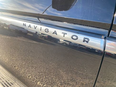 Used 2025 Lincoln Navigator Reserve image 34