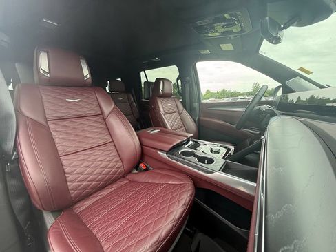 Certified 2026 Cadillac Escalade Sport w/ LPO, ONYX Package AWD/4WD image 31