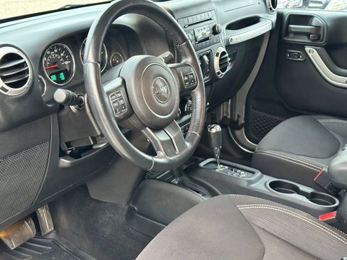 Used 2014 Jeep Wrangler Unlimited Sahara w/ Connectivity Group image 10