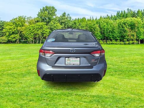 Used 2024 Toyota Corolla SE w/ SE Package FWD image 7