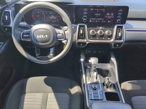 Used 2023 Kia Sorento LX FWD image 15
