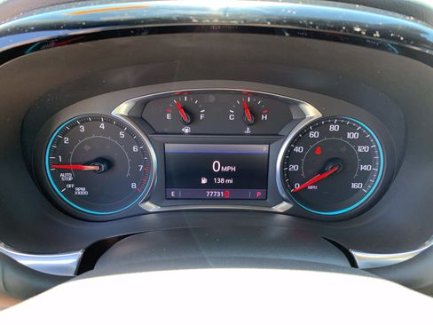 Used 2022 Chevrolet Traverse LT FWD image 23