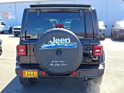 Certified 2025 Jeep Wrangler Unlimited Sahara w/ Safety Group image 5