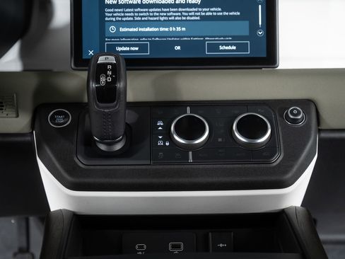 Used 2020 Land Rover Defender 110 S image 34