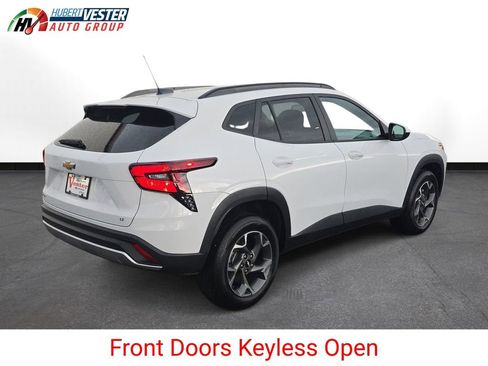 Used 2025 Chevrolet Trax LT w/ Driver Confidence Package image 7