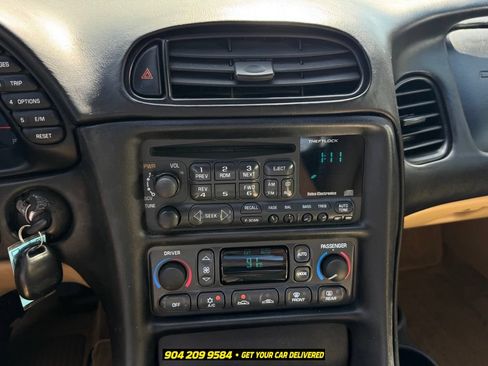 Used 2000 Chevrolet Corvette Coupe w/ Performance Handling Pkg RWD image 14