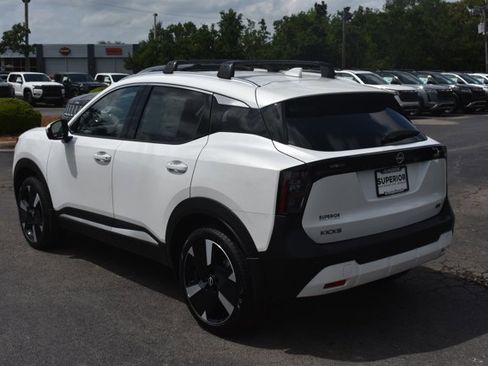 Used 2025 Nissan Kicks SR FWD image 9