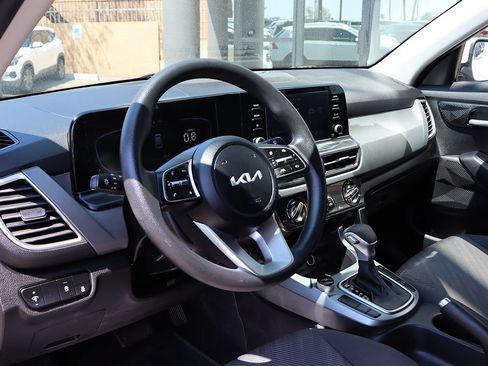 Used 2024 Kia Seltos LX AWD/4WD image 39