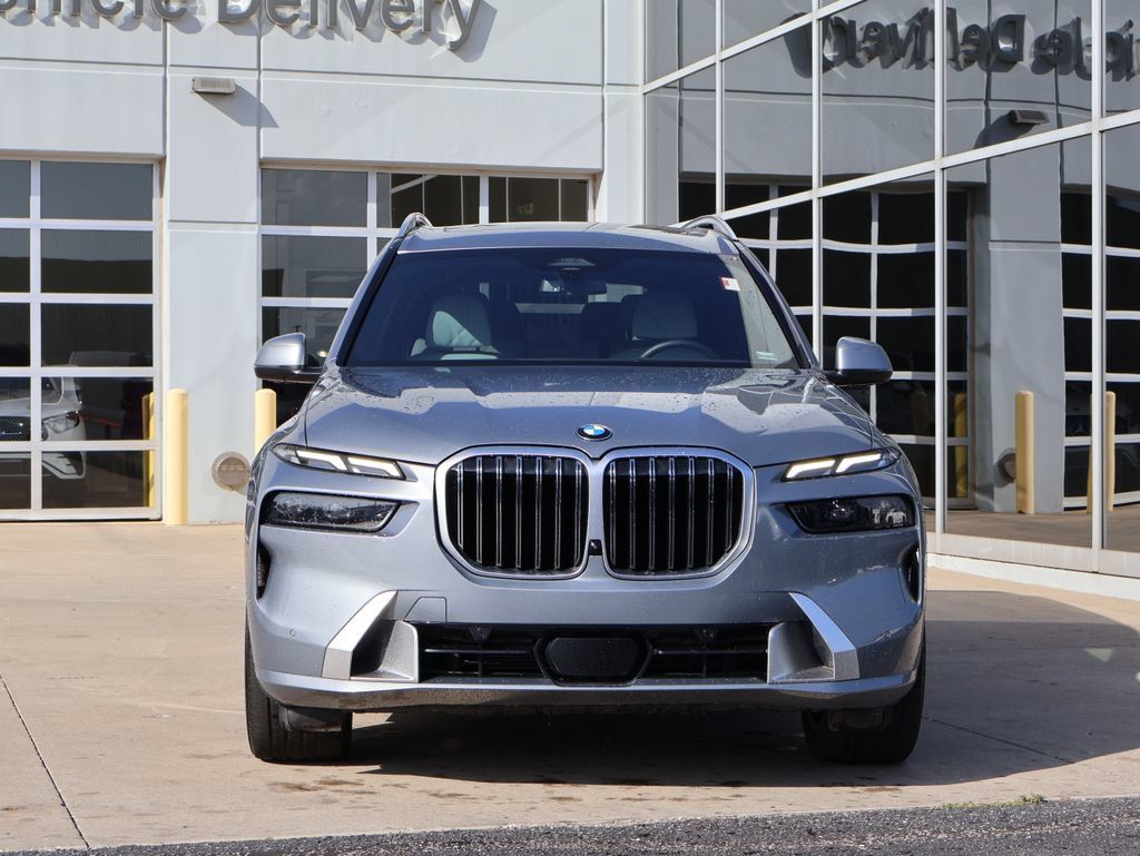 Used 2024 BMW X7 xDrive40i w/ Premium Package AWD/4WD image 2