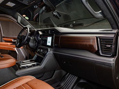 Used 2025 GMC Sierra 2500 Denali Ultimate image 18