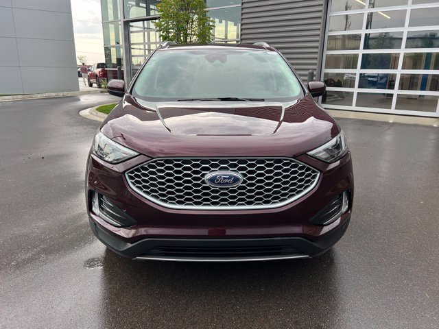 Used 2024 Ford Edge SEL w/ Convenience Package AWD/4WD image 2