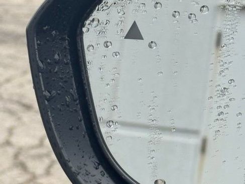 Used 2023 Nissan Rogue SV image 17