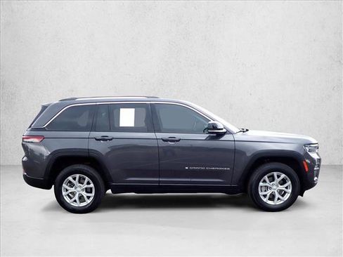 Used 2023 Jeep Grand Cherokee Limited AWD/4WD image 5