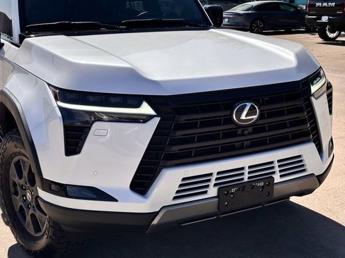 Used 2025 Lexus GX 550 AWD/4WD image 2