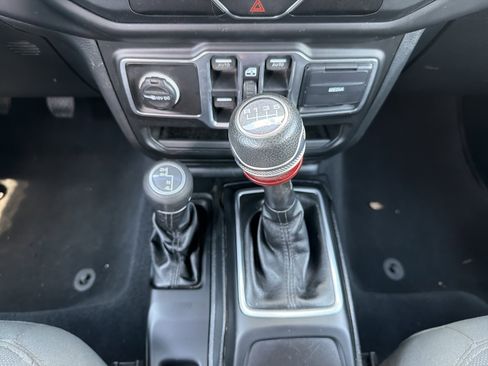 Used 2018 Jeep Wrangler Unlimited Sport S AWD/4WD image 18