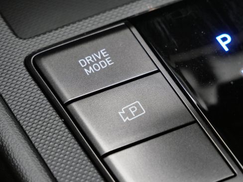 Certified 2025 Hyundai Elantra Sport image 27