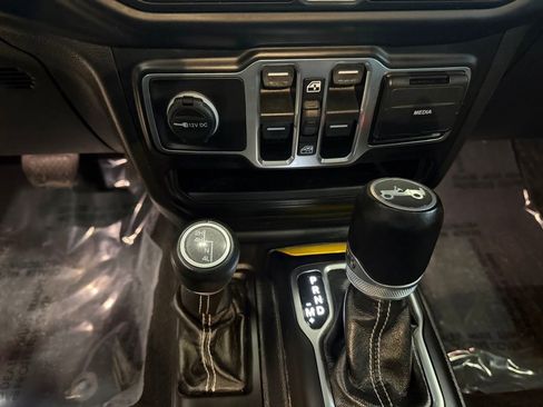 Used 2019 Jeep Wrangler Unlimited Sahara w/ Uconnect 4C Nav & Sound Group image 25