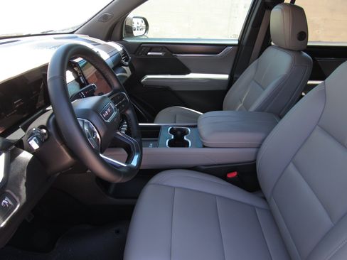 Used 2024 GMC Acadia Elevation w/ Luxury Package FWD image 16