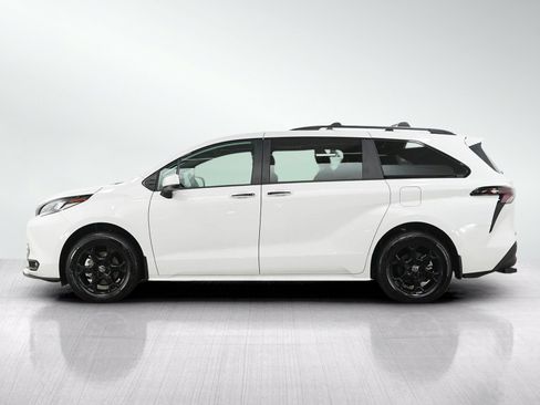 Used 2026 Toyota Sienna XLE Woodland Edition AWD/4WD image 2