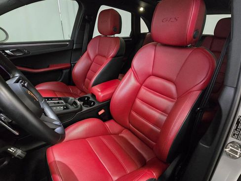 Certified 2024 Porsche Macan GTS image 5