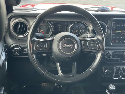 Used 2021 Jeep Gladiator Willys image 7