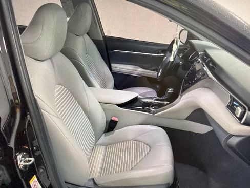 Used 2019 Toyota Camry SE w/ Audio Package FWD image 7