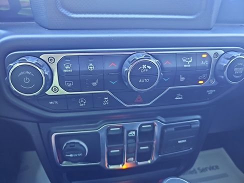 Used 2022 Jeep Wrangler Unlimited Sport AWD/4WD image 30
