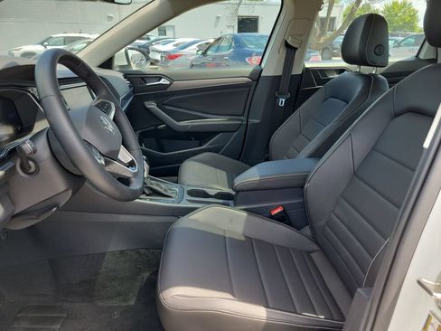 Used 2023 Volkswagen Jetta SE w/ Panoramic Sunroof Package FWD image 19