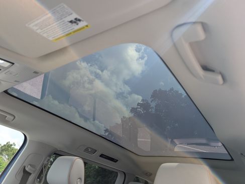 Used 2025 Volkswagen ID. Buzz 1st Edition RWD image 15