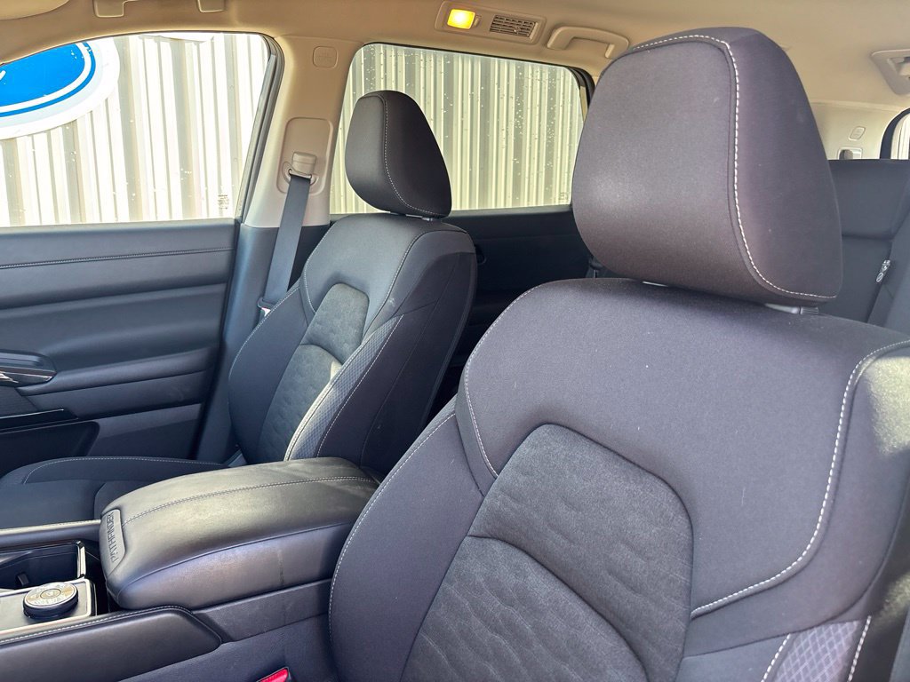 Used 2025 Nissan Pathfinder SV AWD/4WD image 21