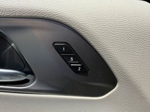 Used 2024 Chrysler Pacifica Touring-L FWD image 20