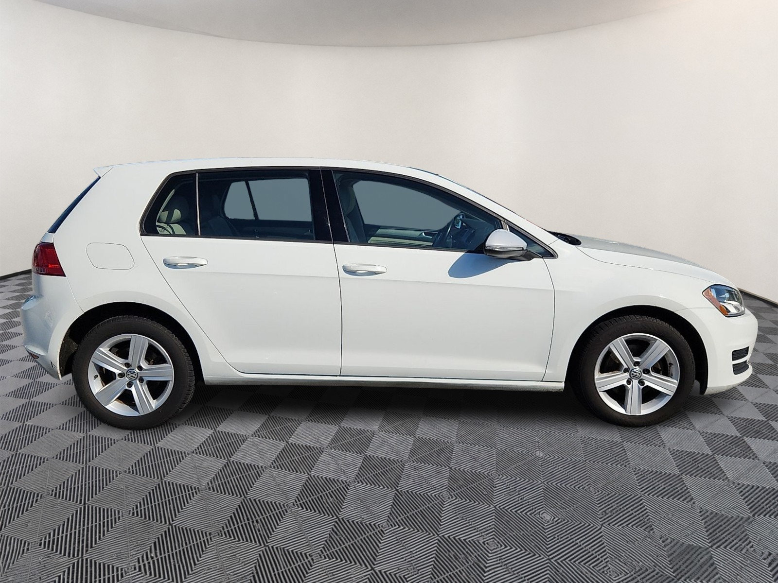 Used 2017 Volkswagen Golf Wolfsburg Edition FWD image 7